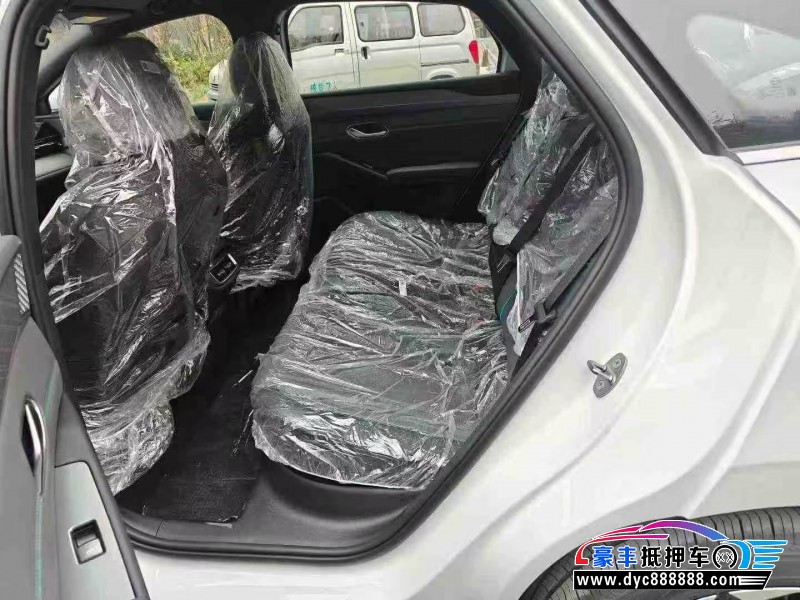 25年比亚迪秦轿车抵押车出售