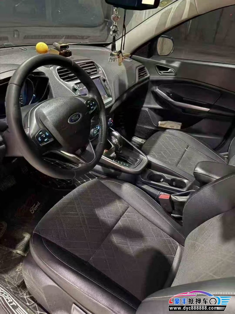 20年福特福睿斯轿车抵押车出售