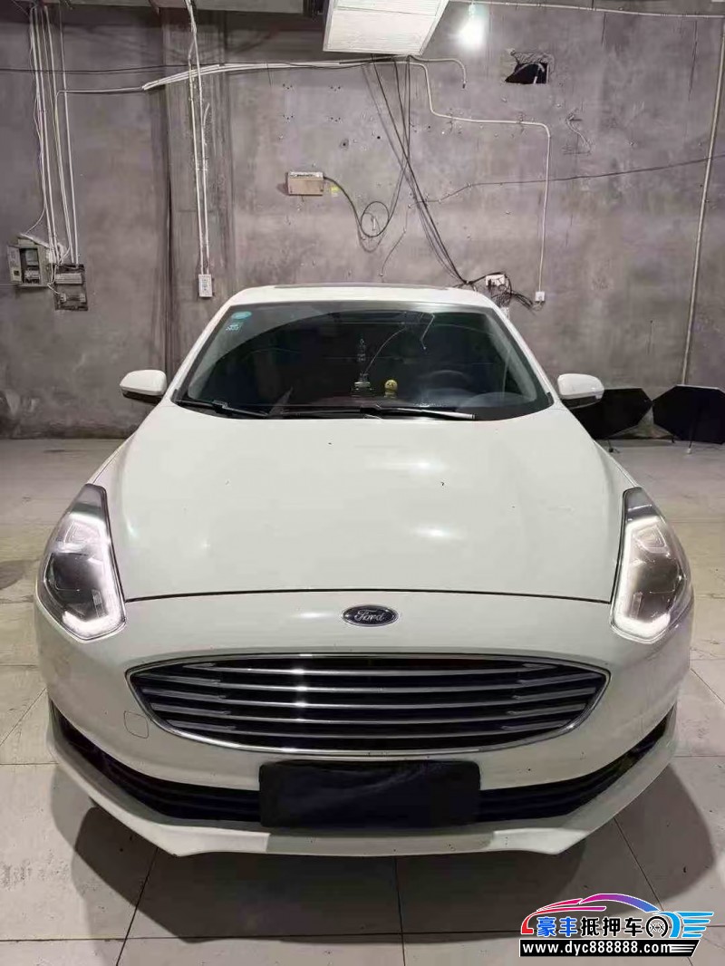 20年福特福睿斯轿车抵押车出售