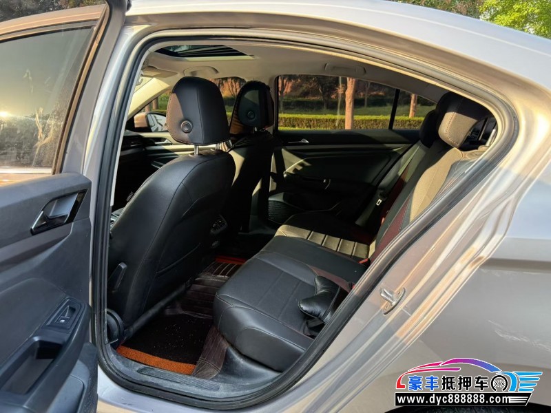 20年大众宝来轿车抵押车出售