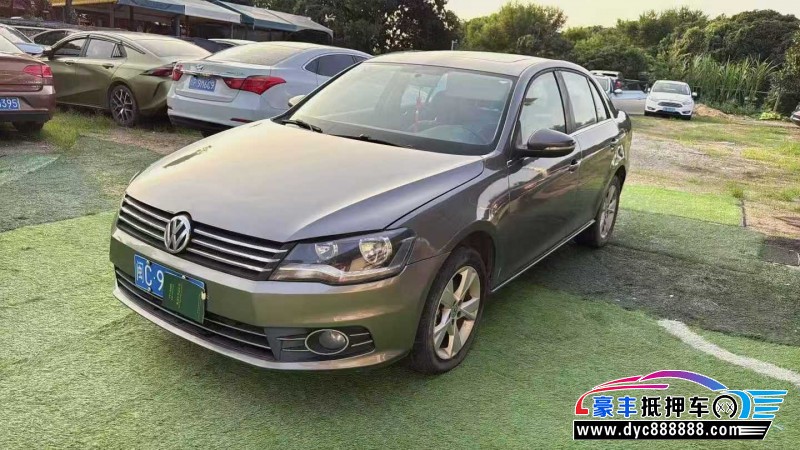 14年大众宝来轿车抵押车出售