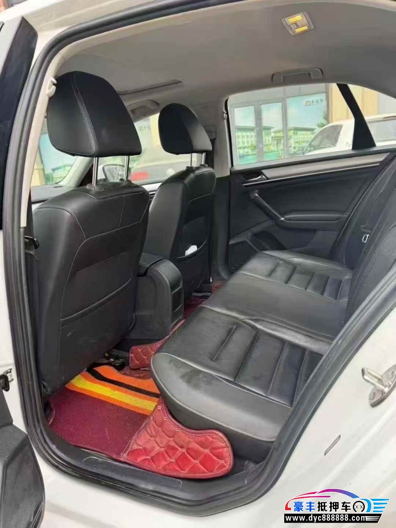 17年大众宝来轿车抵押车出售