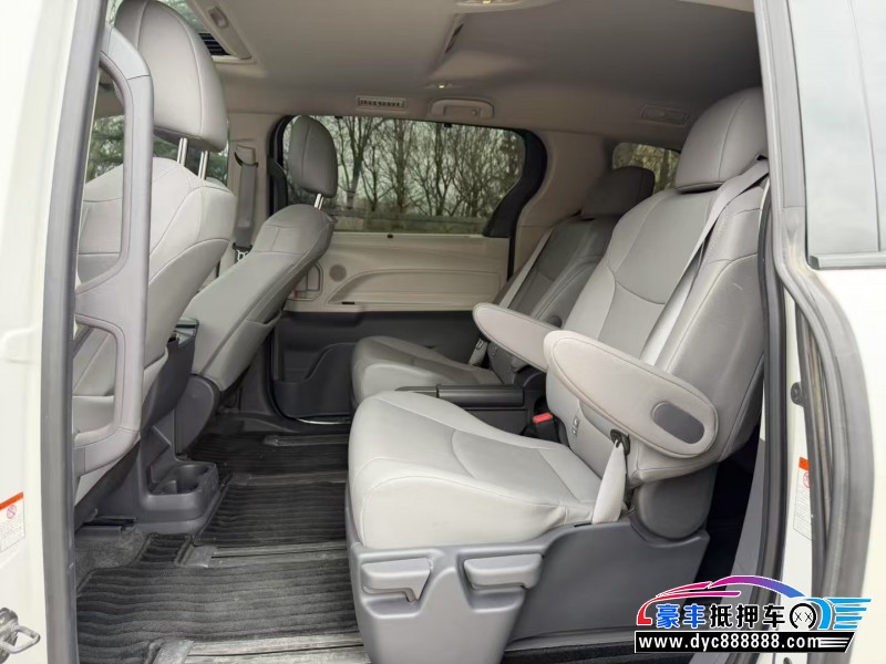 24年丰田格瑞维亚轿车抵押车出售