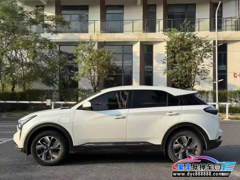 23年哪吒U轿车抵押车出售