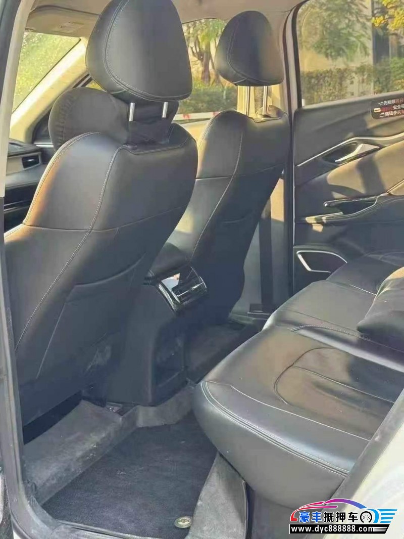 23年哪吒U轿车抵押车出售