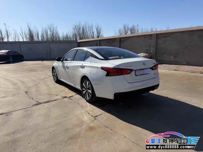 20年日产天籁轿车抵押车出售