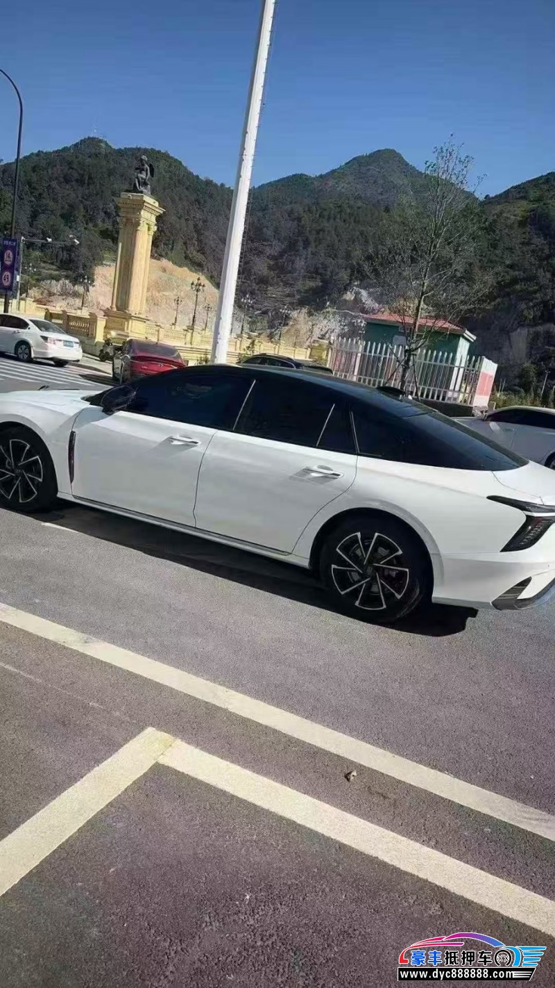 25年红旗H6轿车抵押车出售