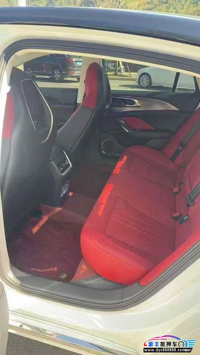 25年红旗H6轿车抵押车出售