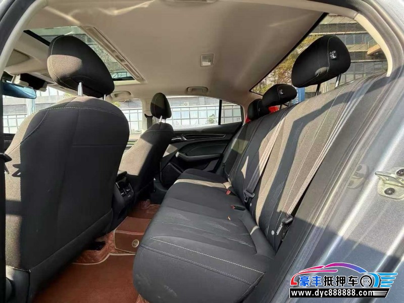 22年荣威i5轿车抵押车出售