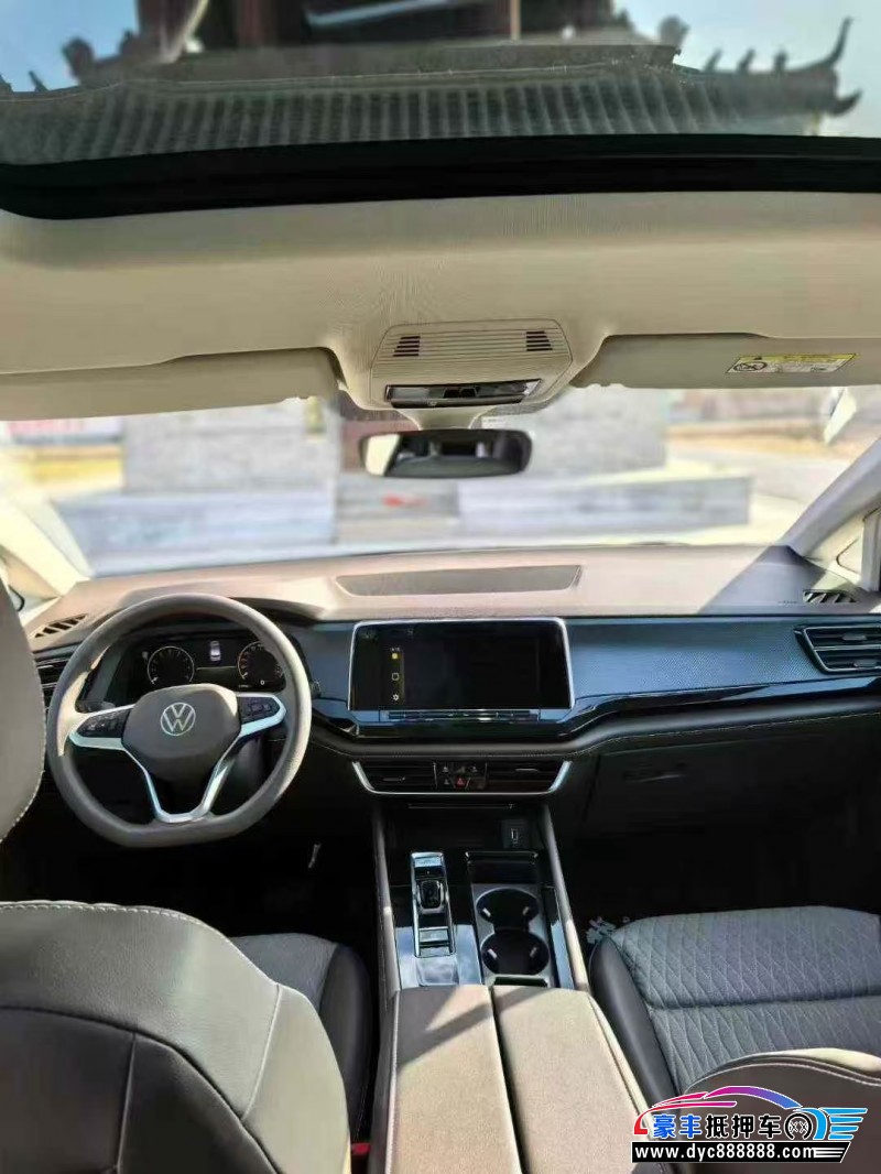 25年大众蔚然轿车抵押车出售