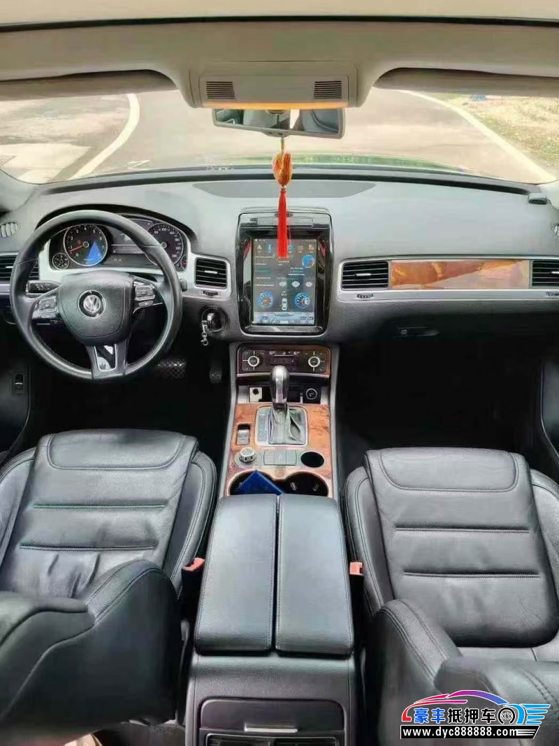 12年大众途锐轿车抵押车出售