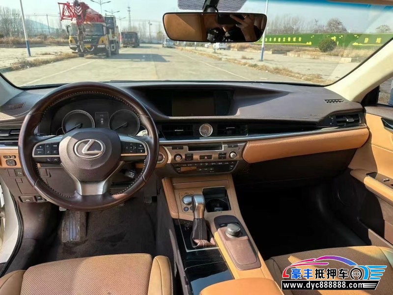 18年雷克萨斯ES轿车抵押车出售