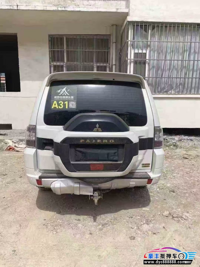 19年三菱帕杰罗轿车抵押车出售