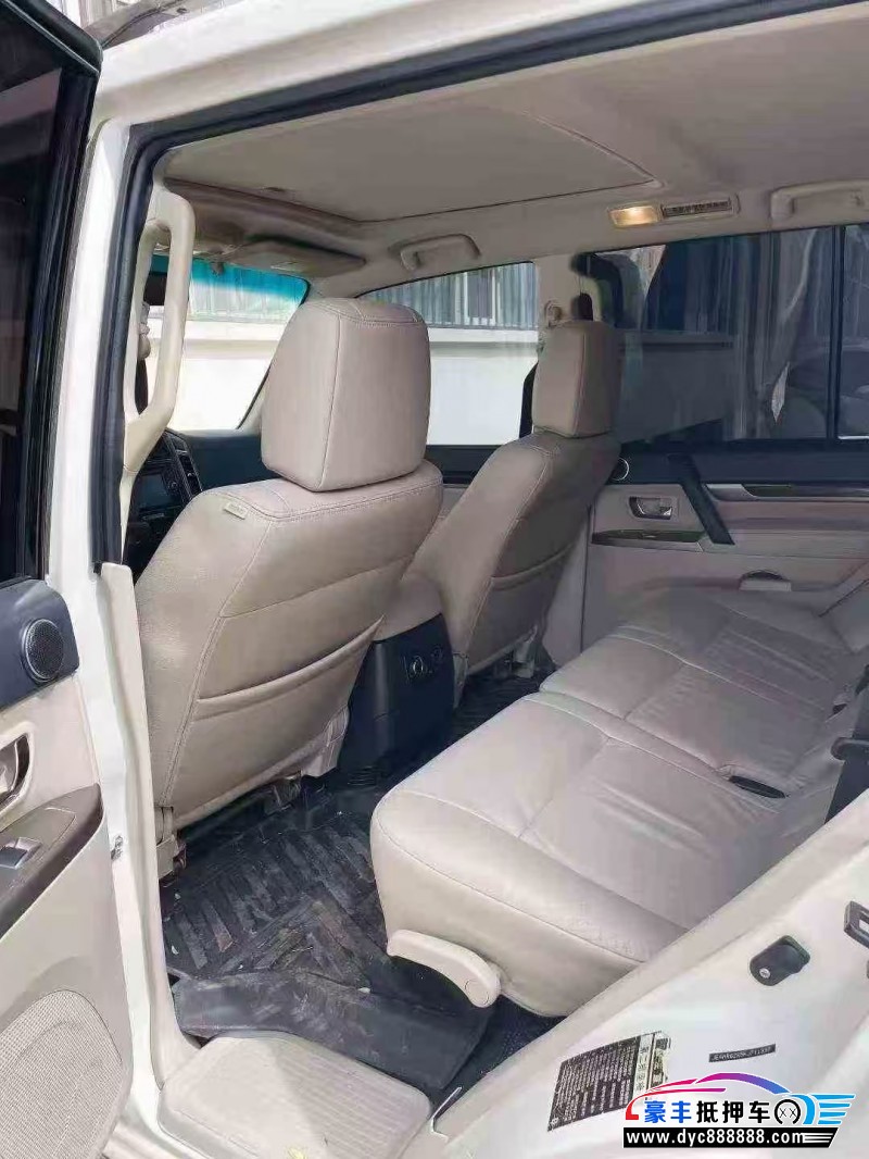 19年三菱帕杰罗轿车抵押车出售