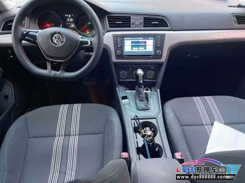 15年大众凌渡轿车抵押车出售