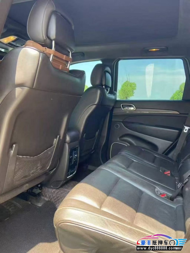 14年Jeep大切诺基轿车抵押车出售