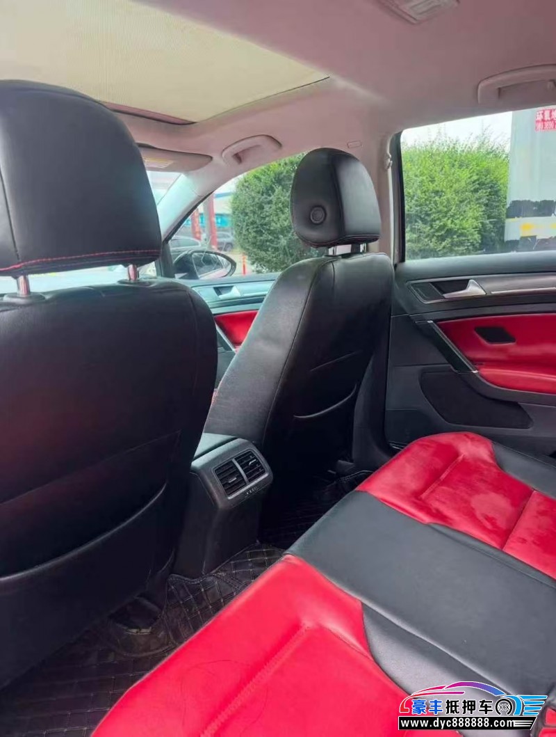 17年大众高尔夫轿车抵押车出售