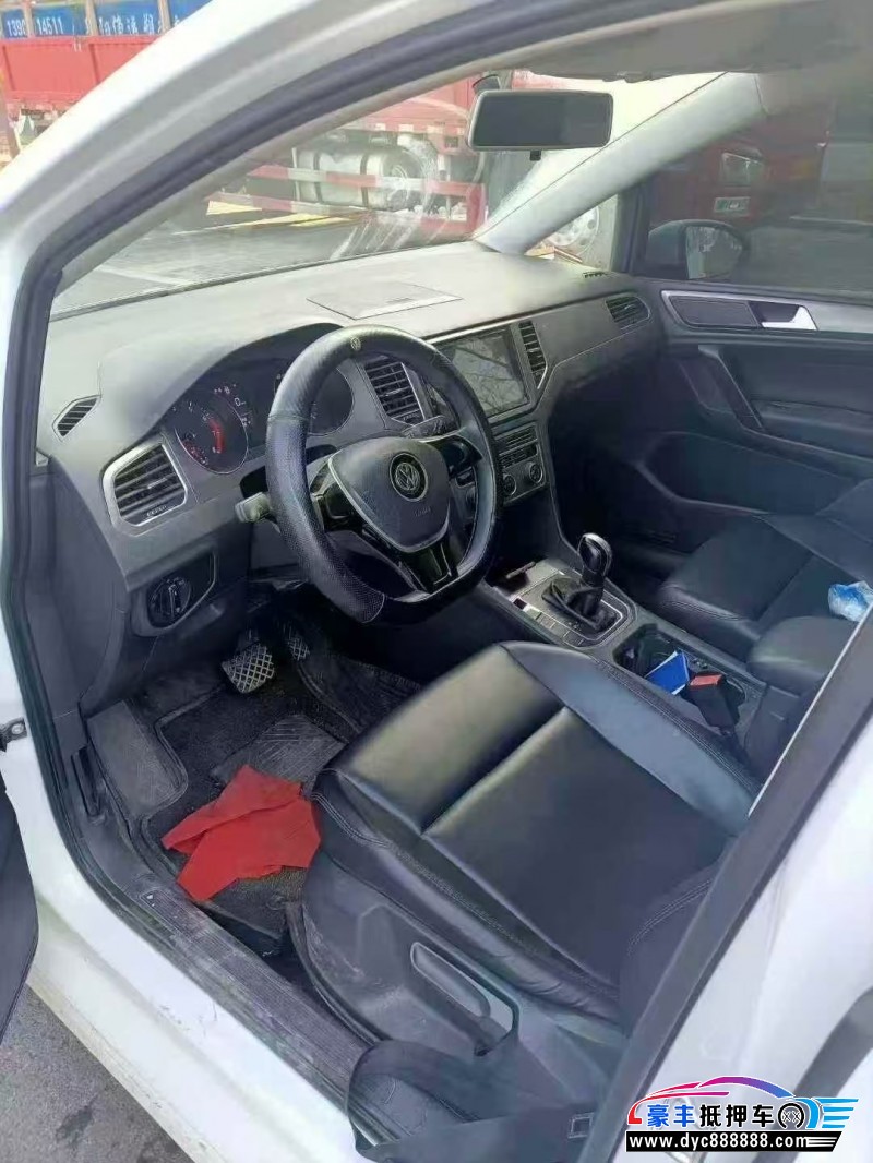 17年大众高尔夫轿车抵押车出售