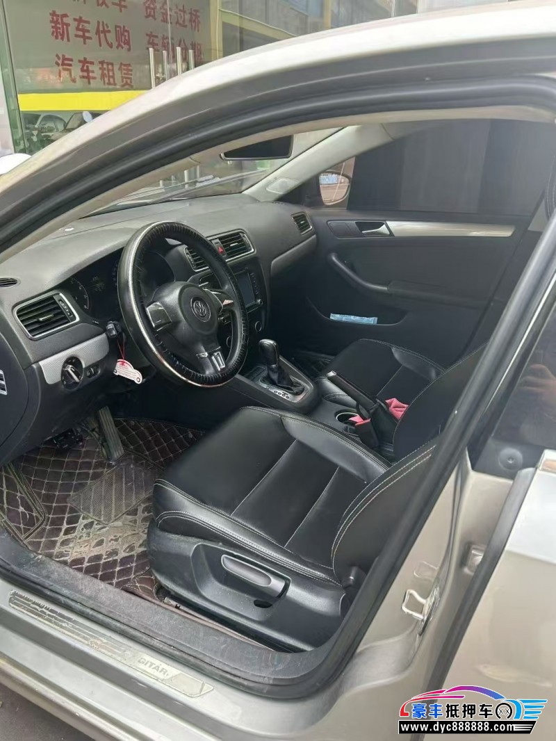 15年大众速腾轿车抵押车出售