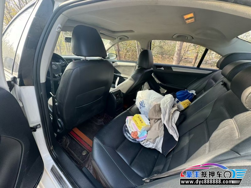 14年大众速腾轿车抵押车出售