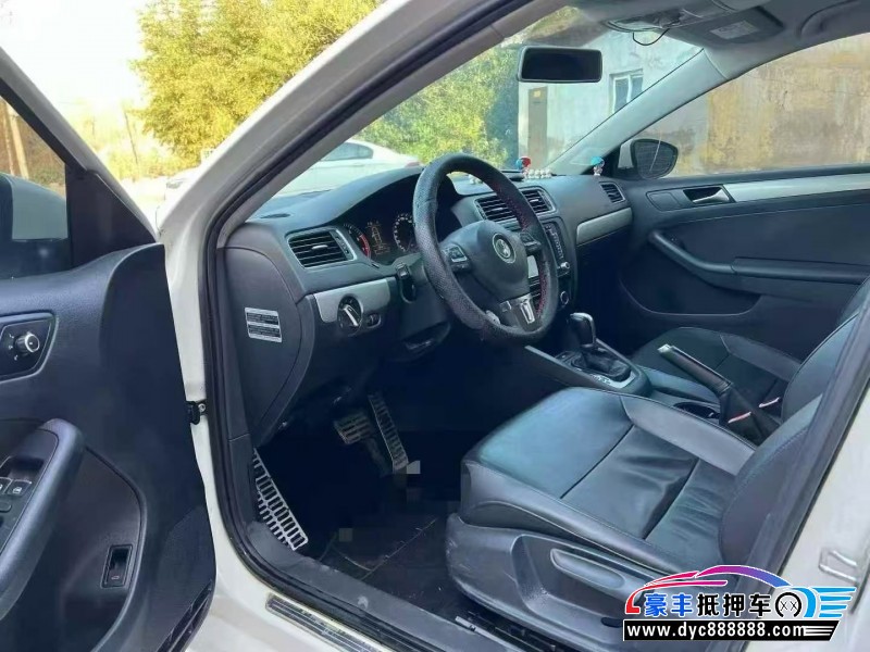 14年大众速腾轿车抵押车出售