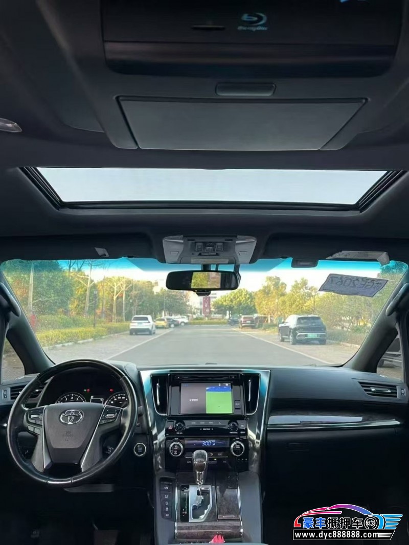 20年丰田埃尔法轿车抵押车出售