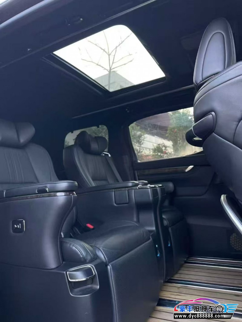 20年丰田埃尔法轿车抵押车出售