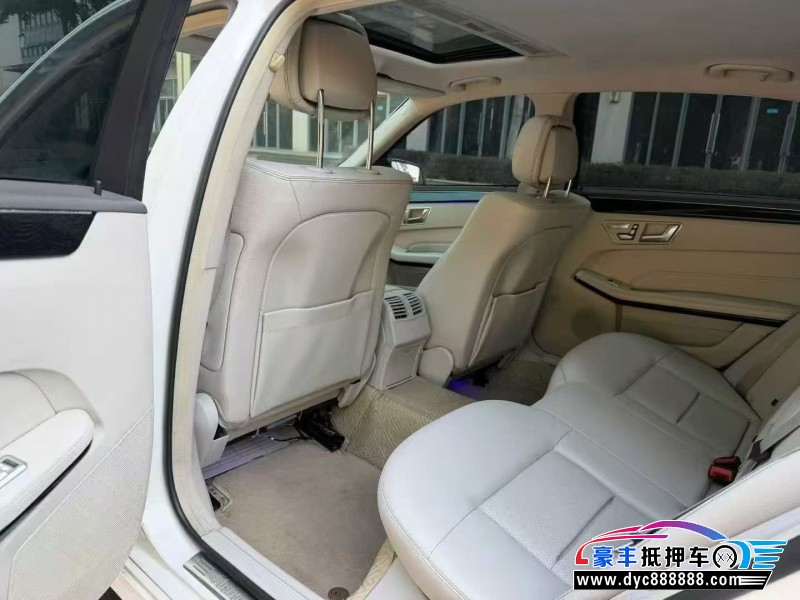 13年奔驰E轿车抵押车出售