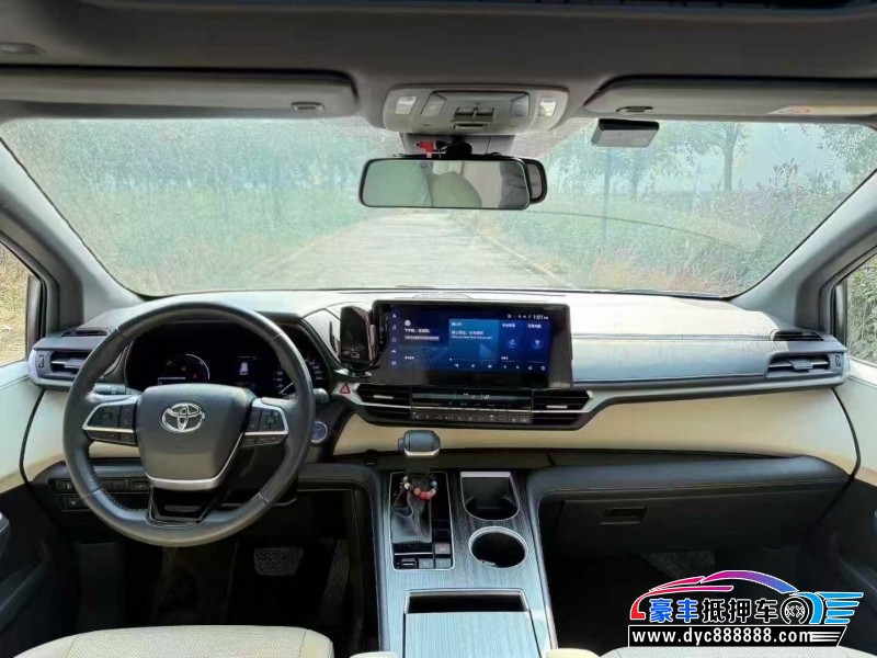 22年丰田塞纳轿车抵押车出售