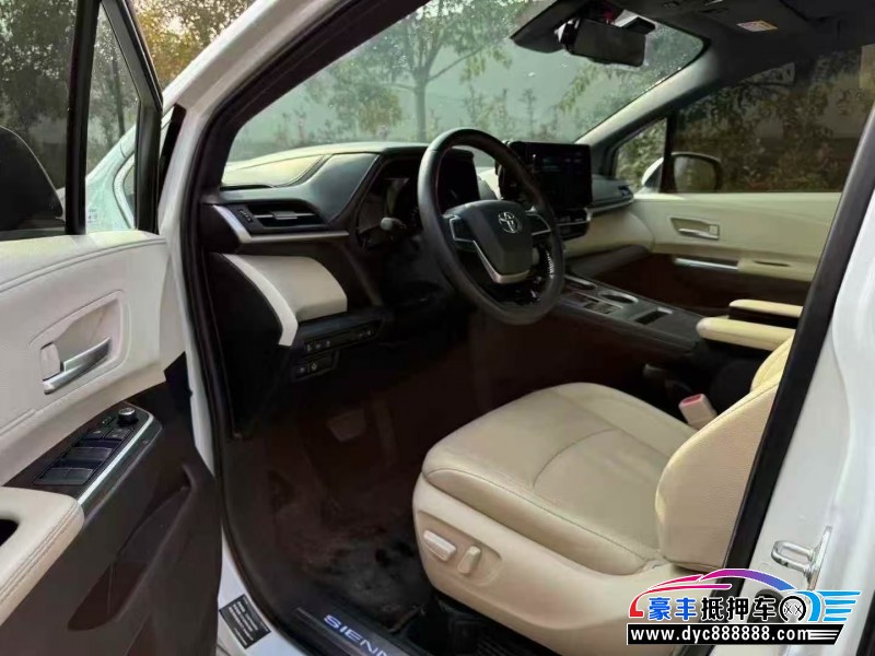 22年丰田塞纳轿车抵押车出售