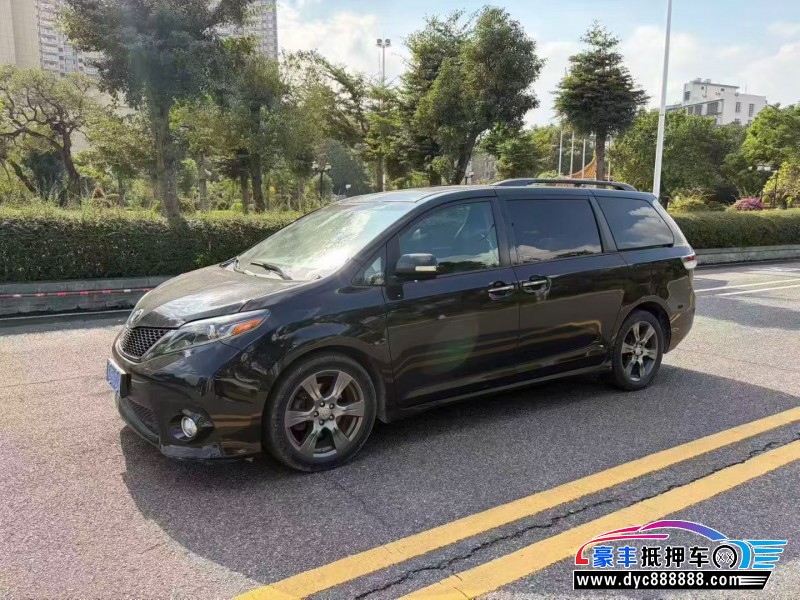 17年丰田塞纳轿车抵押车出售