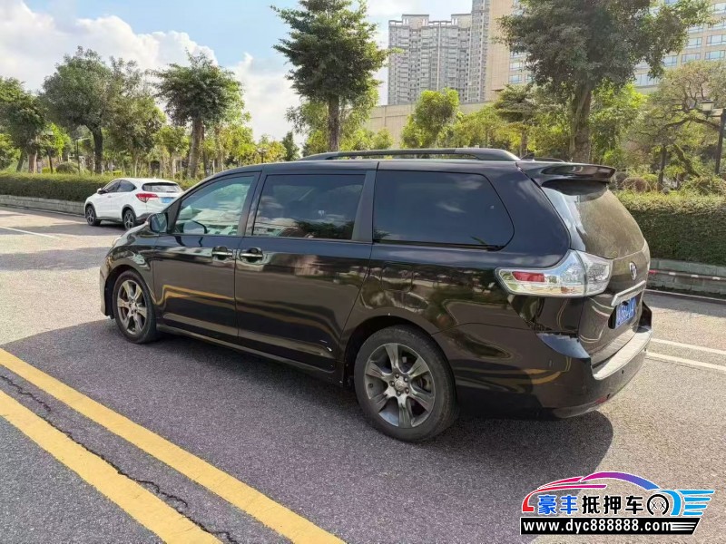 17年丰田塞纳轿车抵押车出售