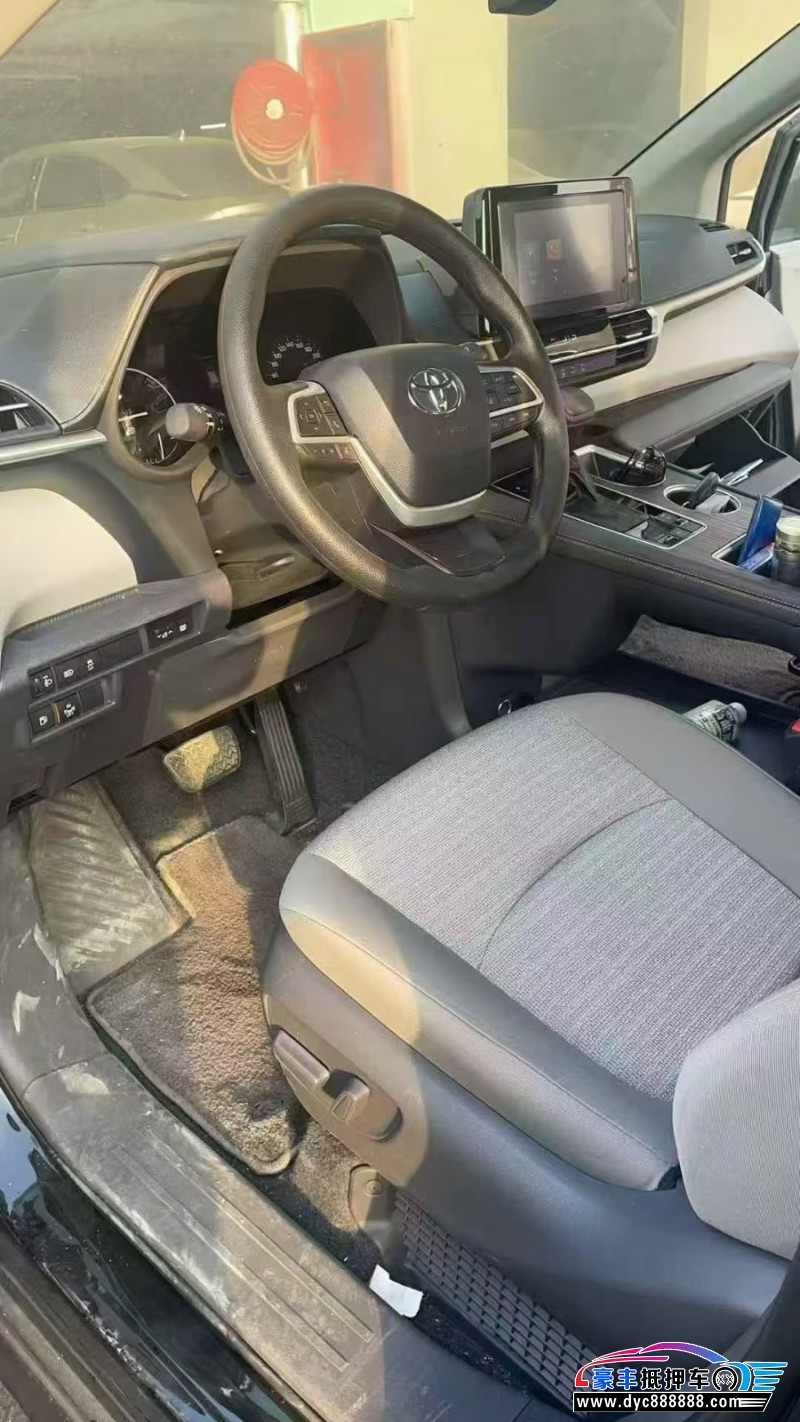 22年丰田塞纳轿车抵押车出售