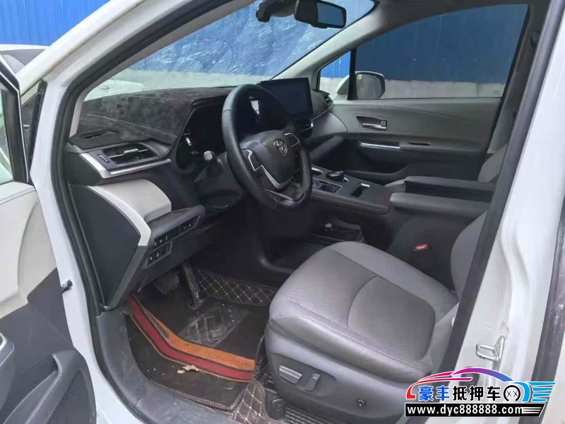 23年丰田塞纳轿车抵押车出售