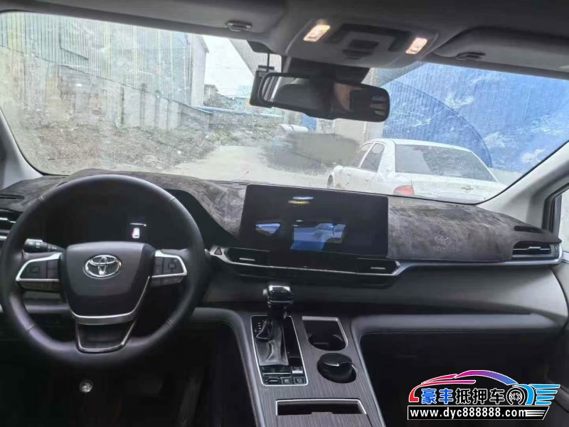 23年丰田塞纳轿车抵押车出售