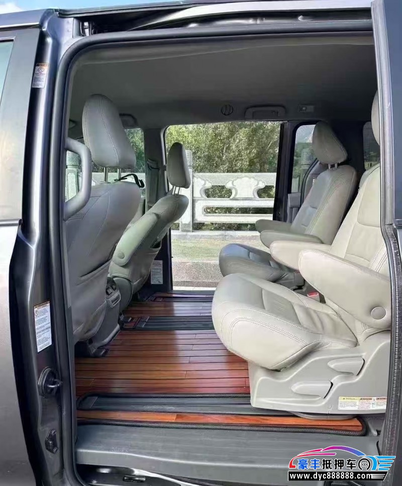 19年丰田塞纳轿车抵押车出售