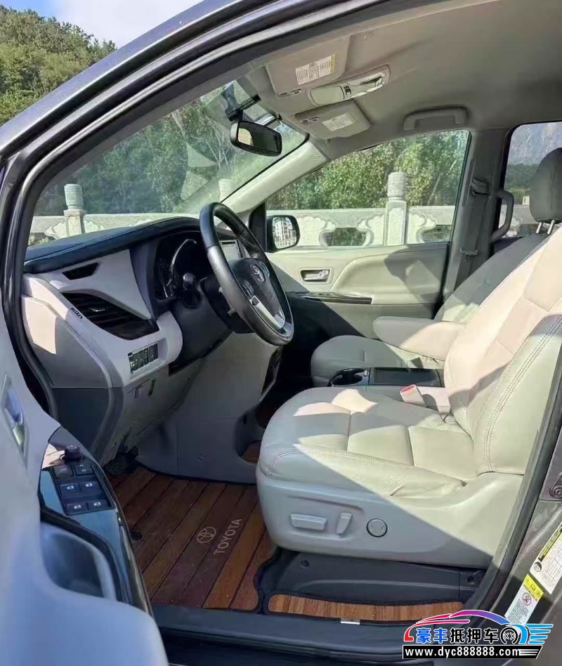 19年丰田塞纳轿车抵押车出售