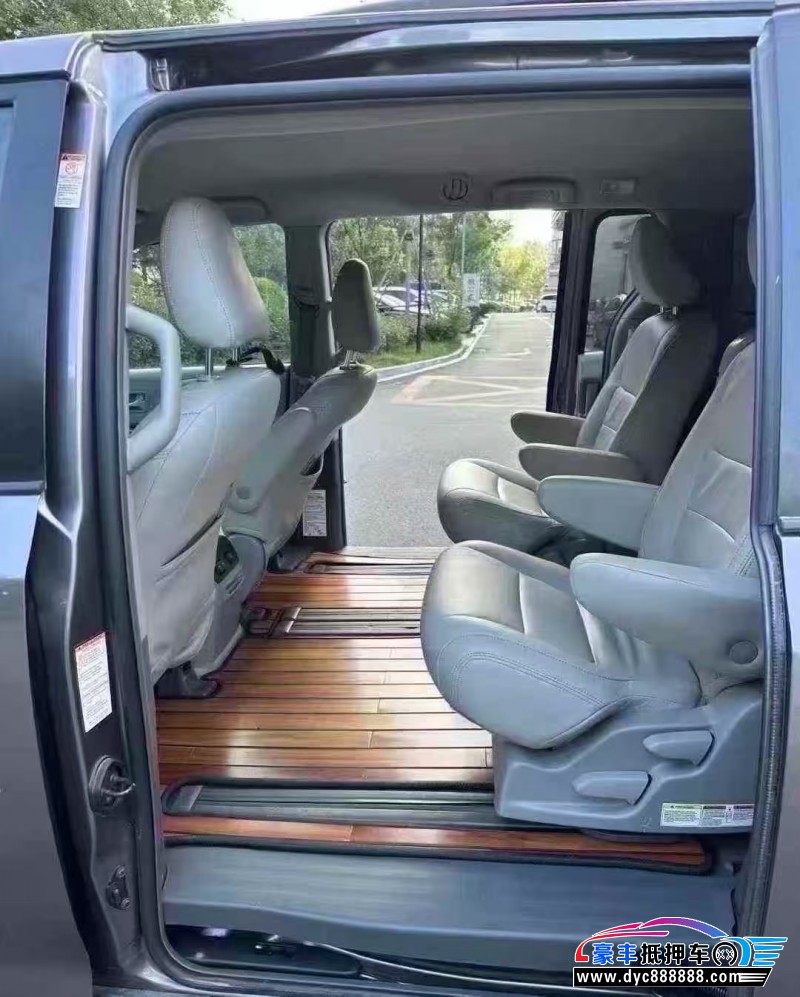 19年丰田塞纳轿车抵押车出售