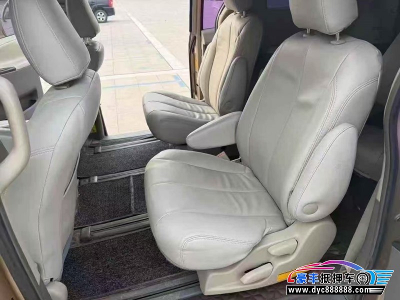 12年丰田塞纳轿车抵押车出售