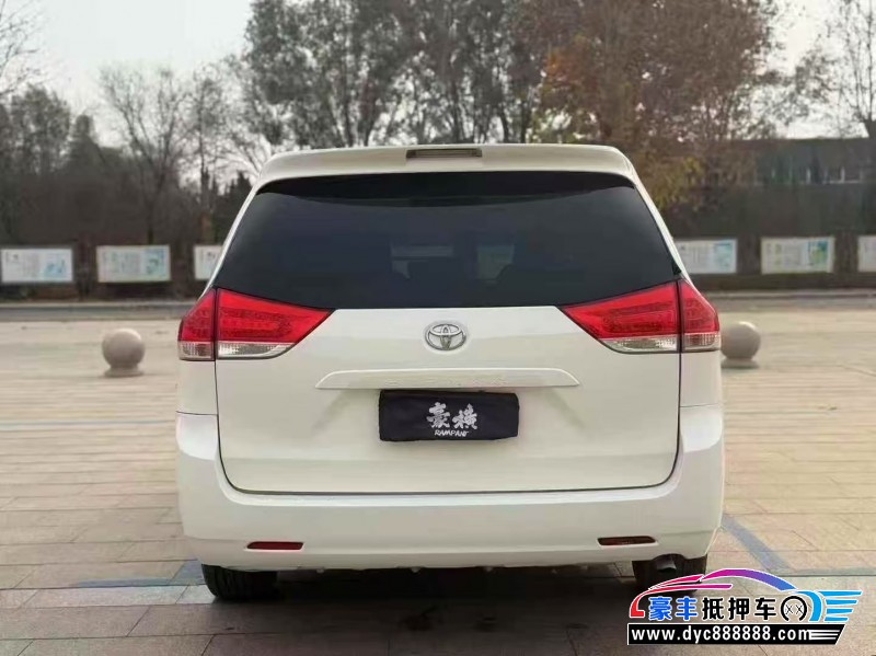 12年丰田塞纳轿车抵押车出售