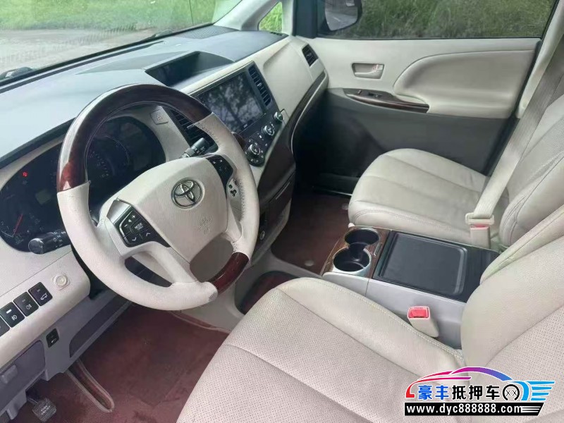 17年丰田塞纳轿车抵押车出售