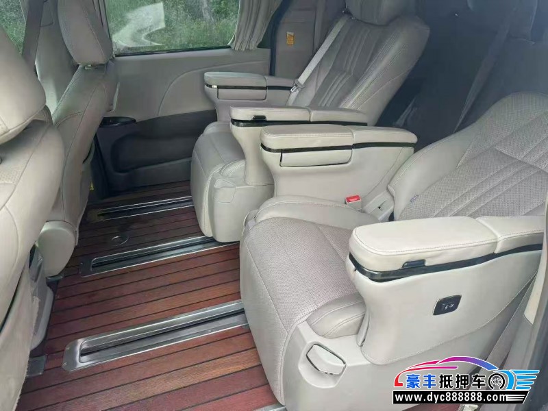 17年丰田塞纳轿车抵押车出售