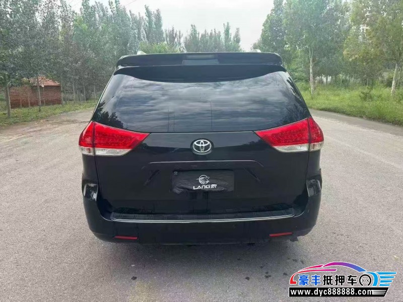 17年丰田塞纳轿车抵押车出售