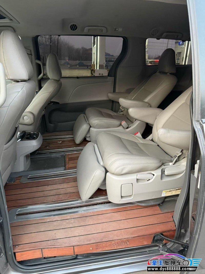 17年丰田塞纳轿车抵押车出售