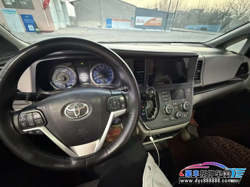 17年丰田塞纳轿车抵押车出售