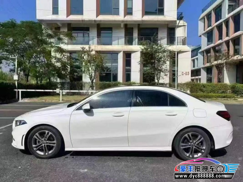 21年奔驰A轿车抵押车出售