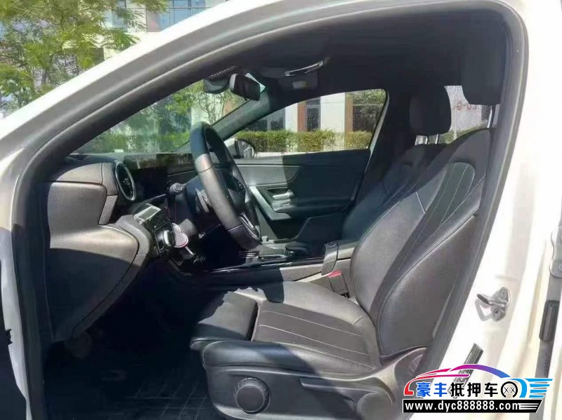 21年奔驰A轿车抵押车出售