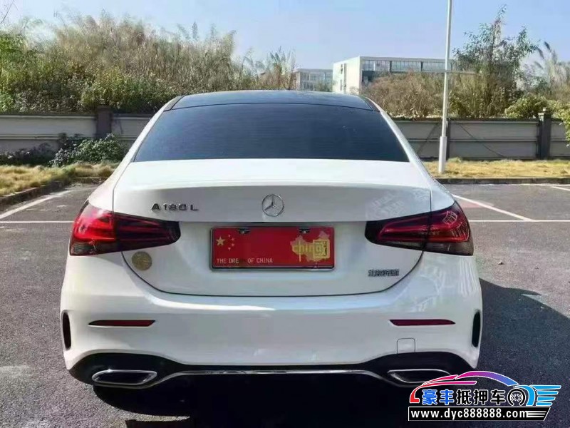 21年奔驰A轿车抵押车出售