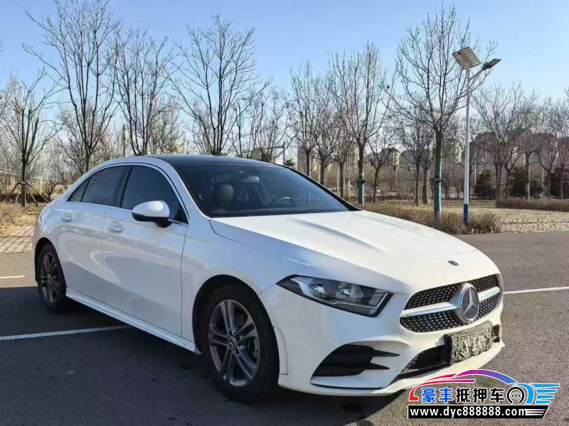 22年奔驰A轿车抵押车出售