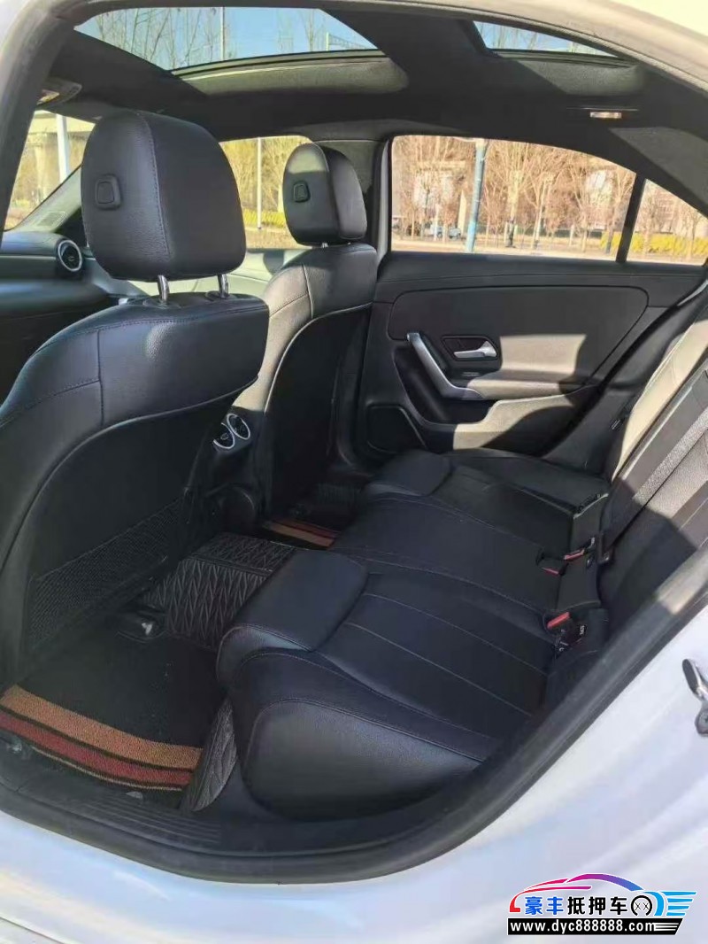 22年奔驰A轿车抵押车出售